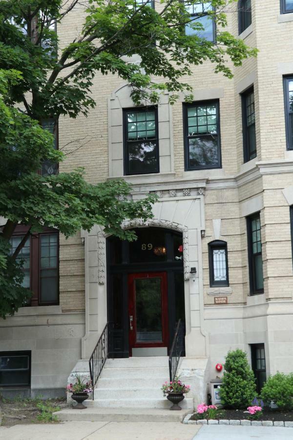 Stylish Studio In Brookline-5Min Train To Boston.. #2 Екстериор снимка