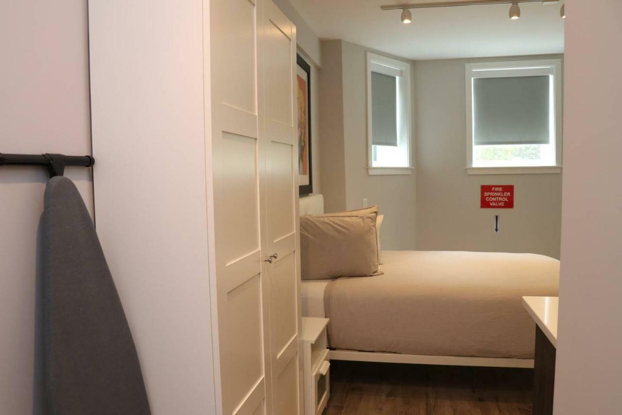 Stylish Studio In Brookline-5Min Train To Boston.. #2 Екстериор снимка